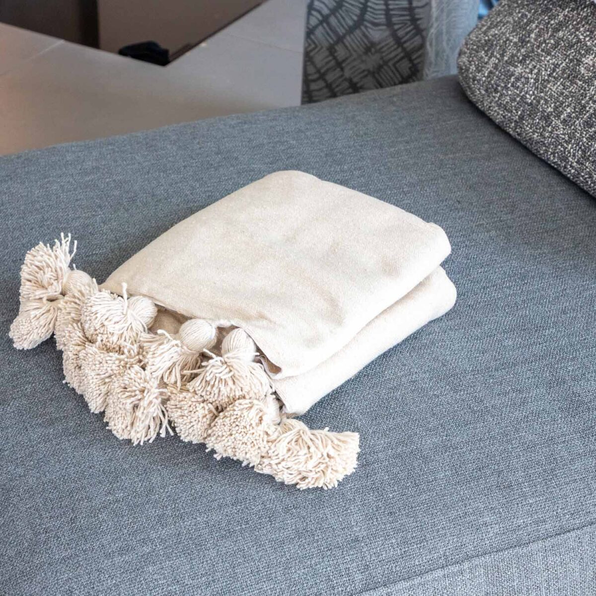 Handmade Throw with Tassels – Cozy & Boho Style Blanket - Image 1