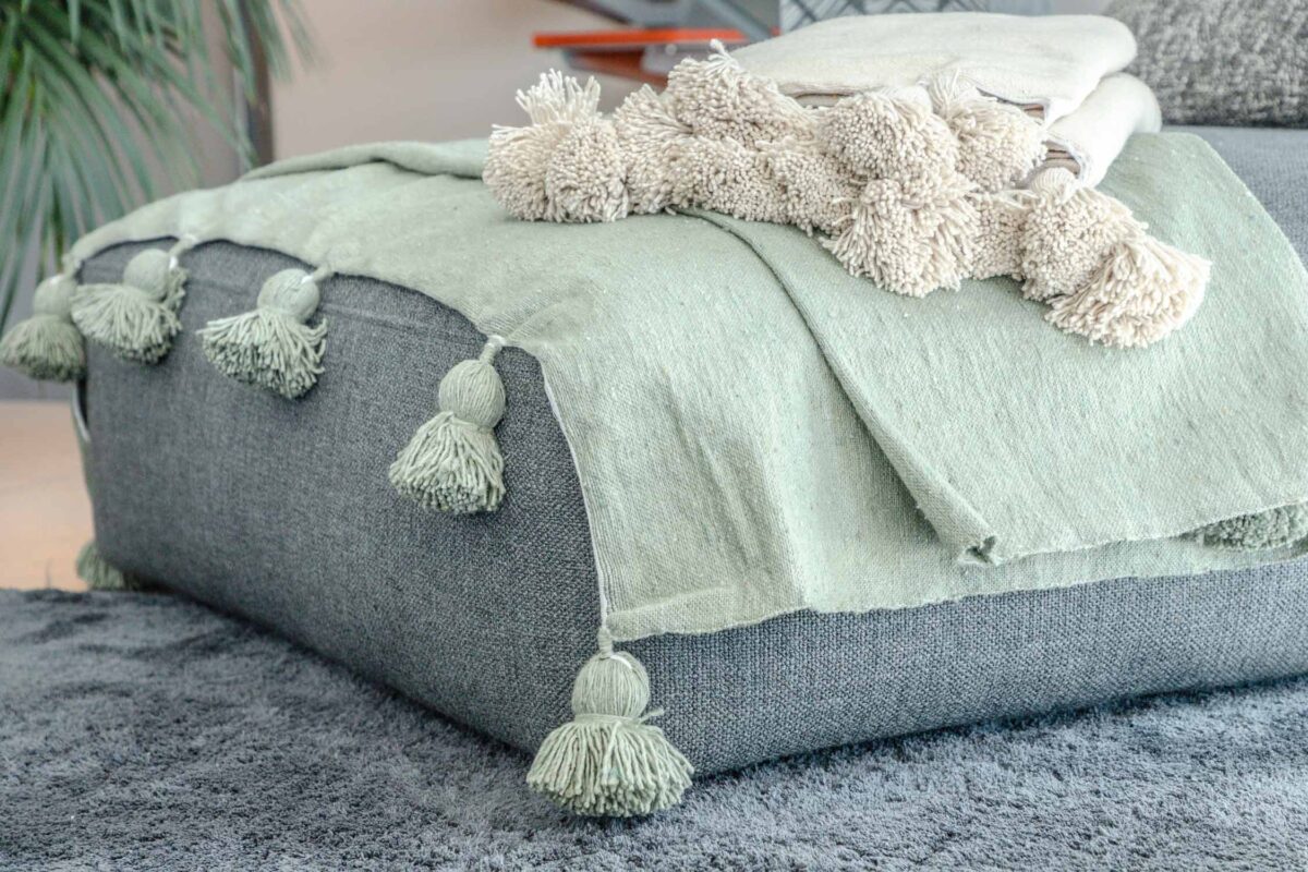 Handmade Throw with Tassels – Cozy & Boho Style Blanket - Image 4