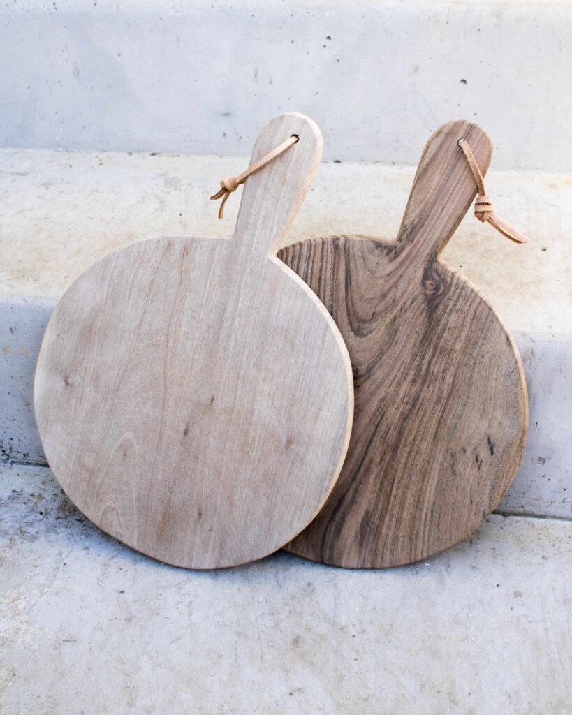 Round Walnut Wood Cutting Board – Handmade Moroccan Artisanal Board