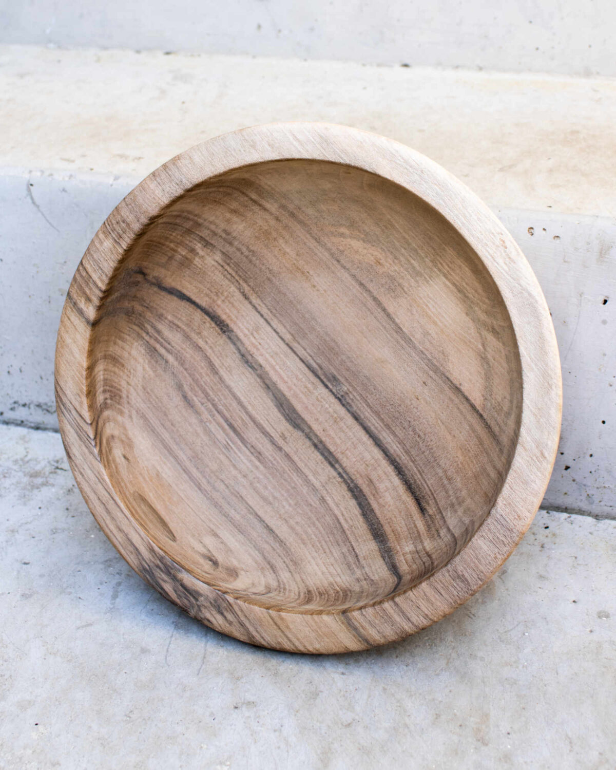 Handmade Walnut Wood Salad Bowl – 24 cm | Moroccan Artisanal Kitchenware