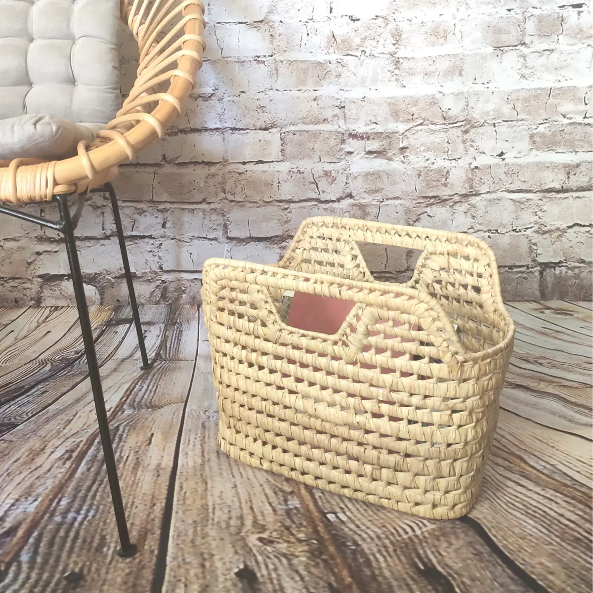 Porte-Revues en Fibres Naturelles – Vannerie Artisanale en Feuilles de Palmier 🌿 - Image 4