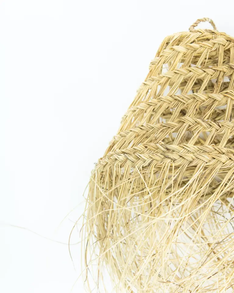 Handmade Natural Woven Palm Leaf Pendant Light – Quadrillé Design, 26x30cm