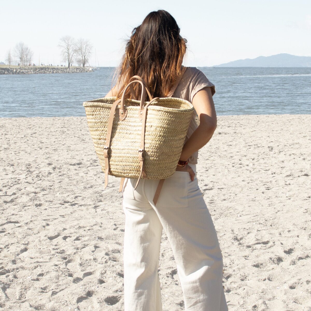 French Basket Backpack – Handwoven Palm Leaf Bag with Leather Straps