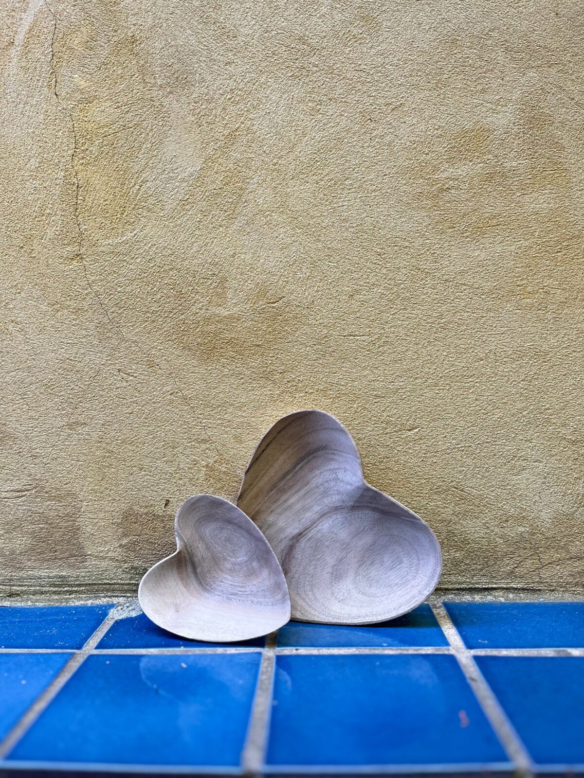 Ensemble de Cœurs en Bois Sculptés à la Main – Vide-Poche, Déco & Présentoir | Artisanat Marocain