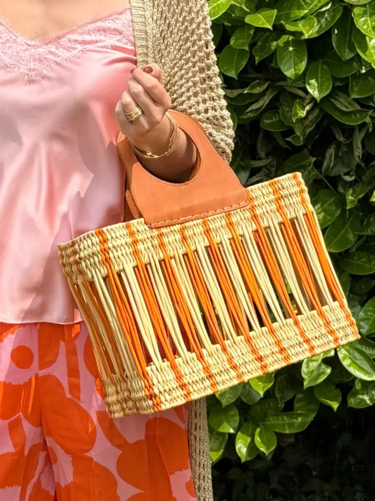 Handwoven Raffia Tote Bag “Bahia” – Camel Leather Handles, Artisan Craft, Natural & Elegant, Available in Natural, Orange & Purple