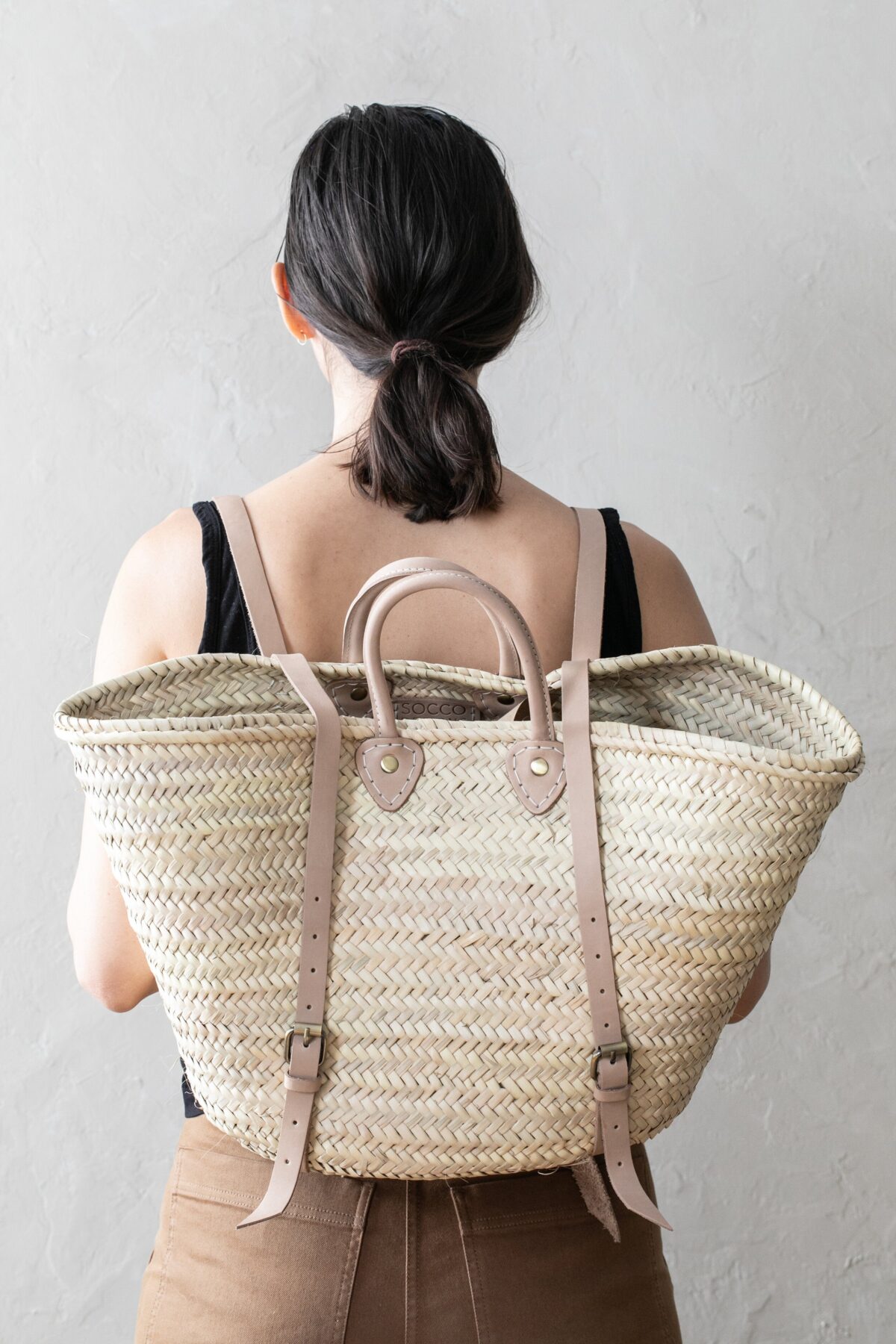 French Basket Backpack – Handwoven Palm Leaf Bag with Leather Straps